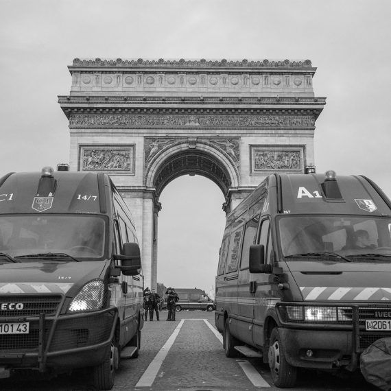 French police in front of the Arc de Triomphe
